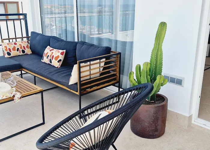 Rooftop Vistas, 2 Bedrooms First Line 펜션 *