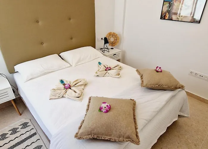 Rooftop Vistas, 2 Bedrooms First Line 펜션