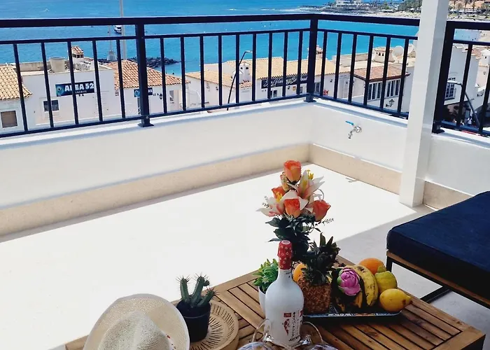 Rooftop Vistas, 2 Bedrooms First Line 펜션