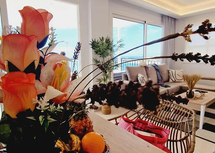 펜션 Rooftop Vistas, 2 Bedrooms First Line *