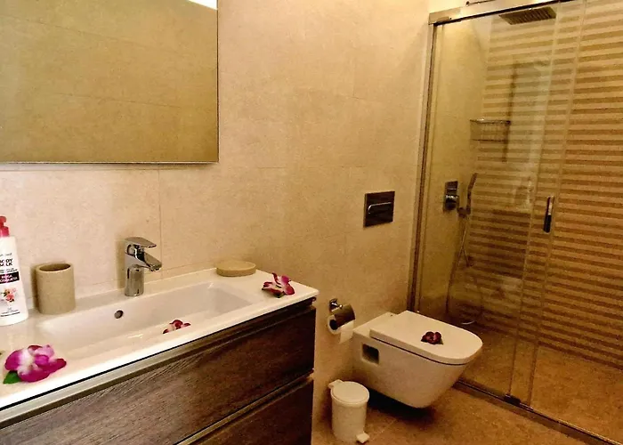 펜션 Rooftop Vistas, 2 Bedrooms First Line *