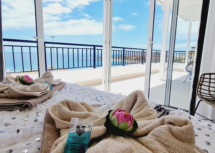 Rooftop Vistas, 2 Bedrooms First Line 펜션 로스크리스티아노스