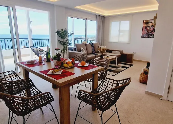 펜션 Rooftop Vistas, 2 Bedrooms First Line *